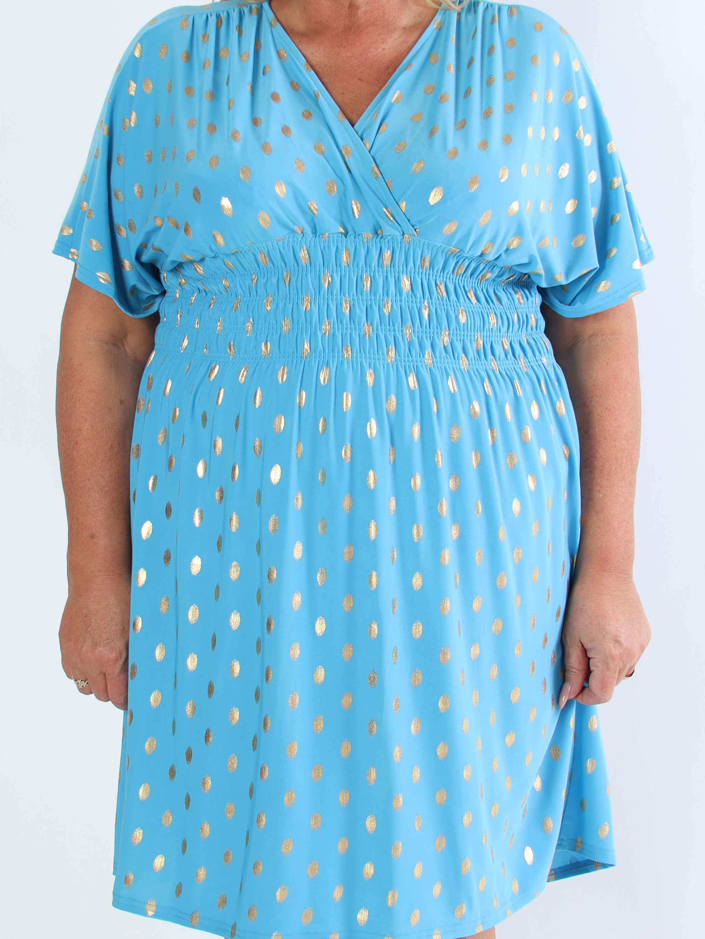 Pams Dot Short - Elastisk klänning i plus size med guldprickar